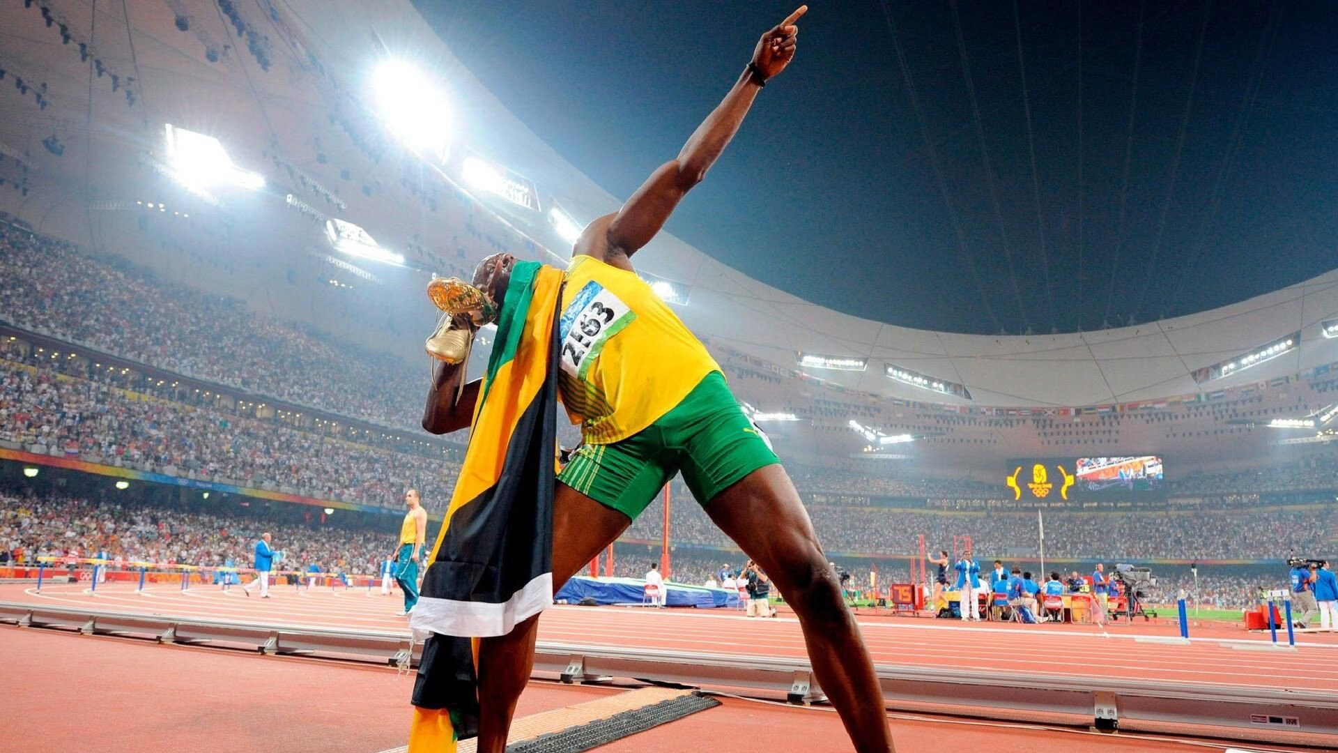 街道狂飙与北欧铁壁,F1与足球的双重焦点